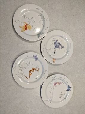 Disney "Spring Leaves' 9" Plates Featuring Pooh, Eeyore, Tigger, Piglet